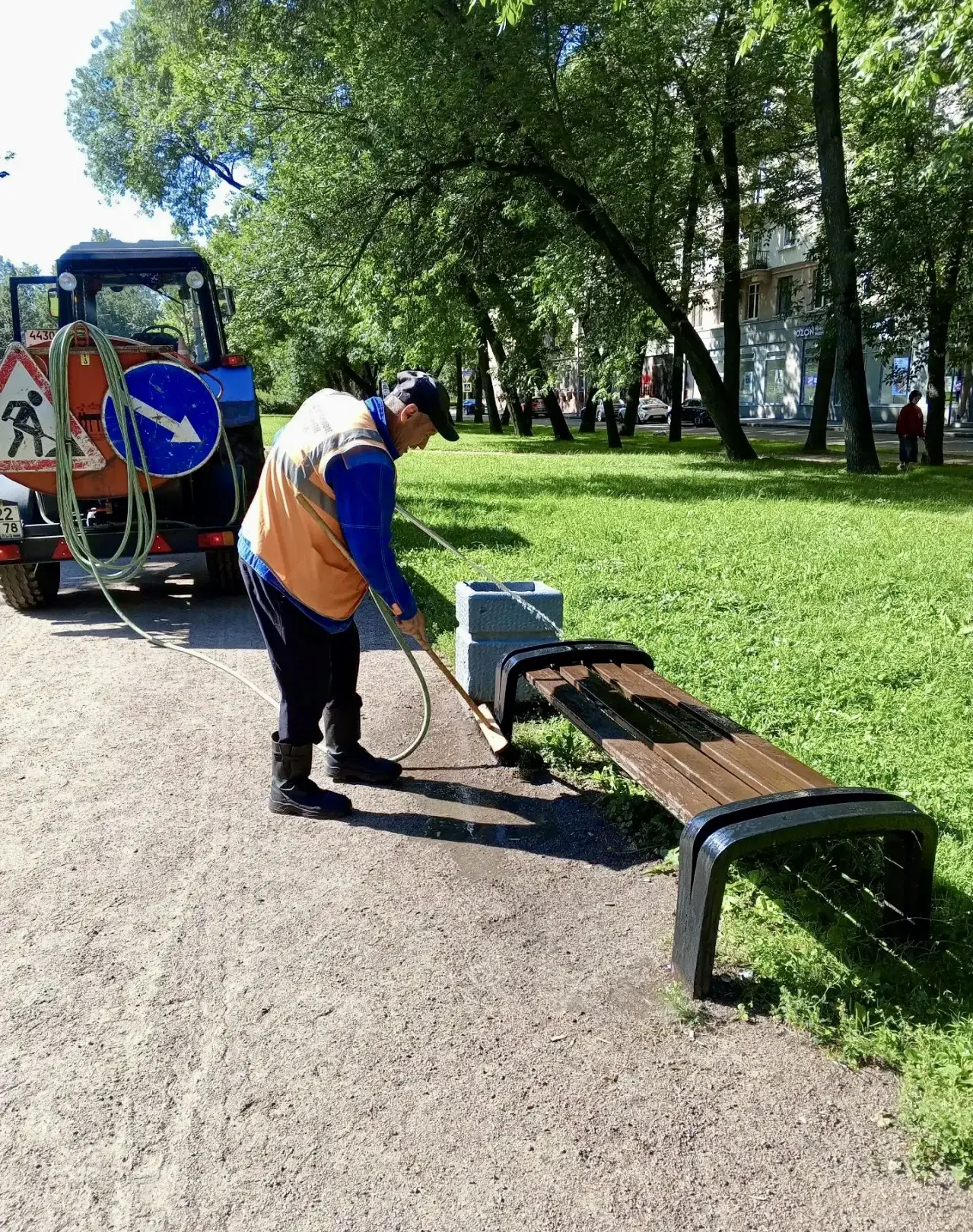 💦  Летний душ на бульваре по проспекту Юрия Гагарина 

Регулярная гигиена требуется не только расте