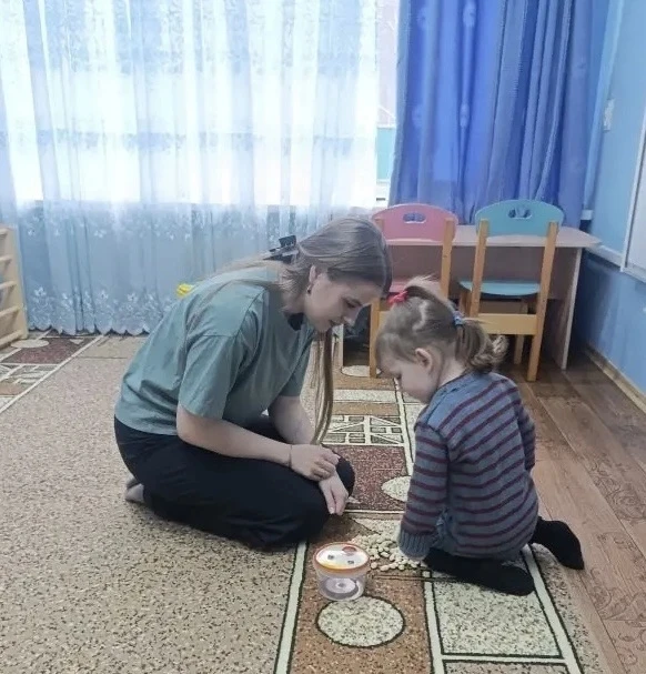 В ранней помощи мы не ждём, когда речь «запустится сама». Логопед здесь действует по кл...