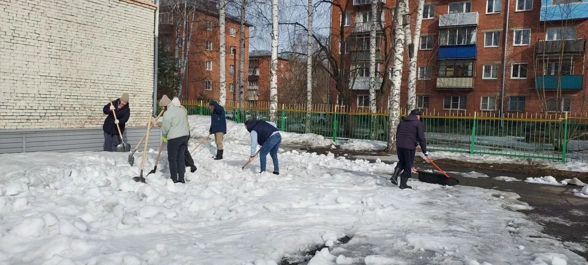 💥Всекузбасский субботник!  Коллектив лицея дружно вышел на субботник👌Присоединились к акции    «Кузб