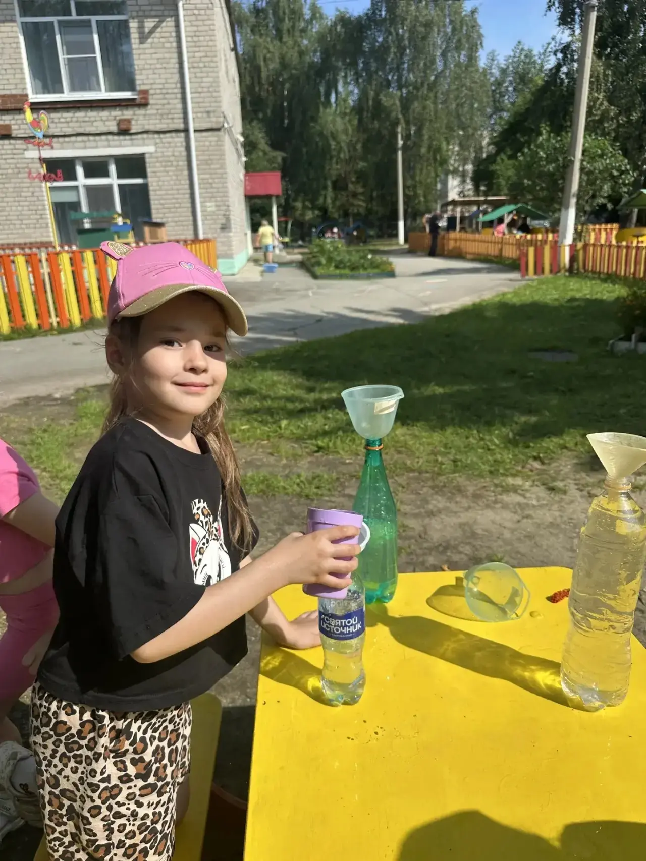 Спасаемся от жары с пользой для ума! ☀️

Когда на улице становится по-настоящему жарко, лучшим решен