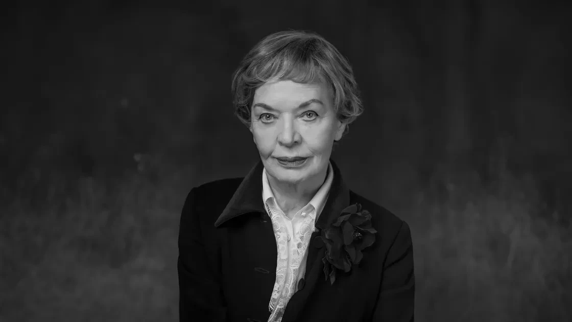 Завтра у нас в городе простятся с великой Людмилой Алексеевной Чурсиной. А еще со вчерашнего вечера 
