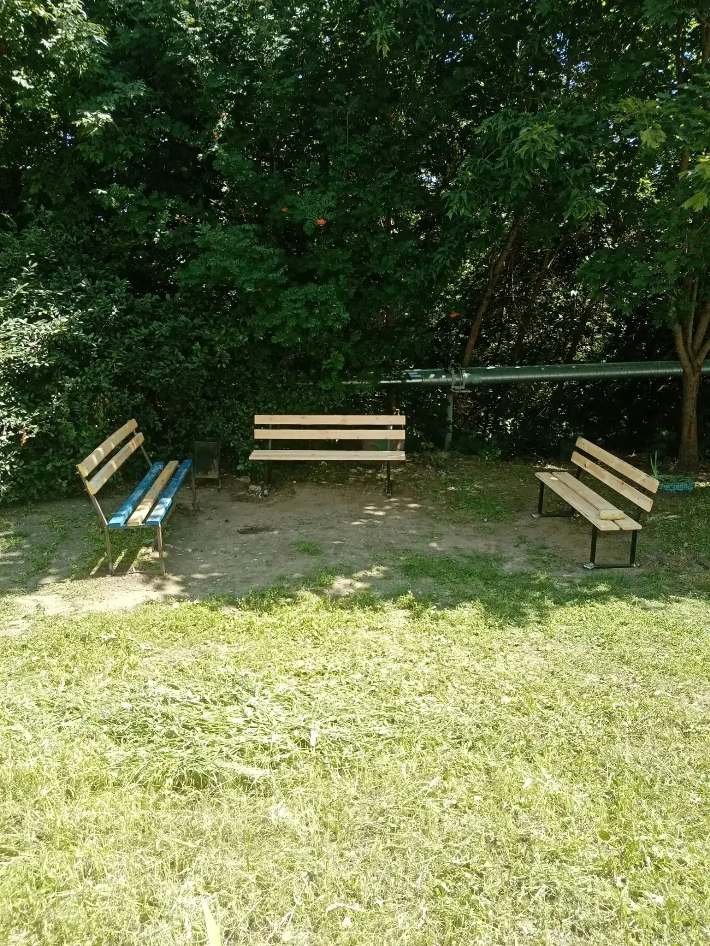 Новые лавочки установлены во дворе. Отдыхайте с комфортом!