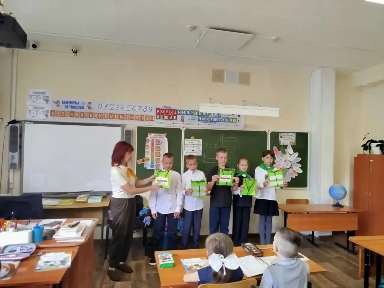 «СВЕТОФОР» ЗАЖЕГ ЗЕЛЁНЫЙ СВЕТ ДЛЯ ПЕРВОКЛАШЕК! 🚦