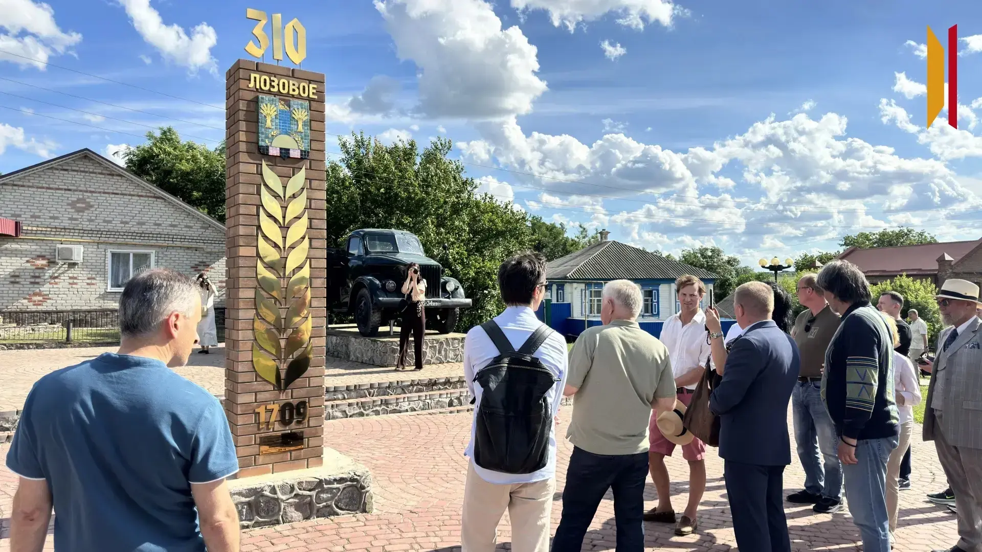 Делегация форума «Антициклон» совершила поездку в село Лозовое. Гости узнали много инте...