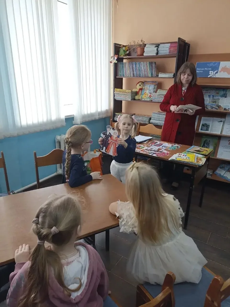 Народы России - дружная семья.                           Сегодня ребята старшей группы ...