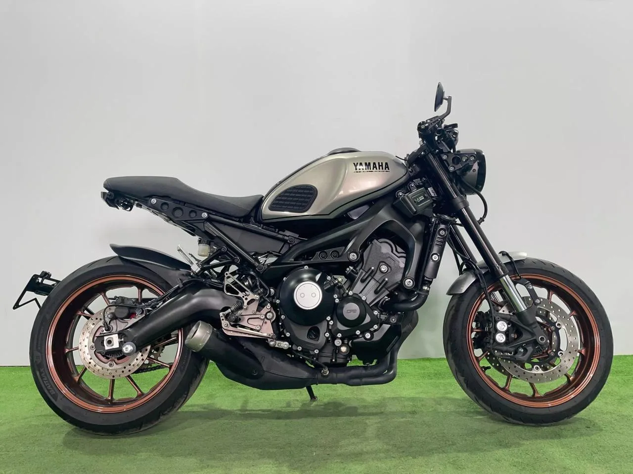 YAMAHA XSR900 в наличии во Владивостоке  Характеристики:  - 2016 год - объем 845 см3 - Аукцион AUCNE