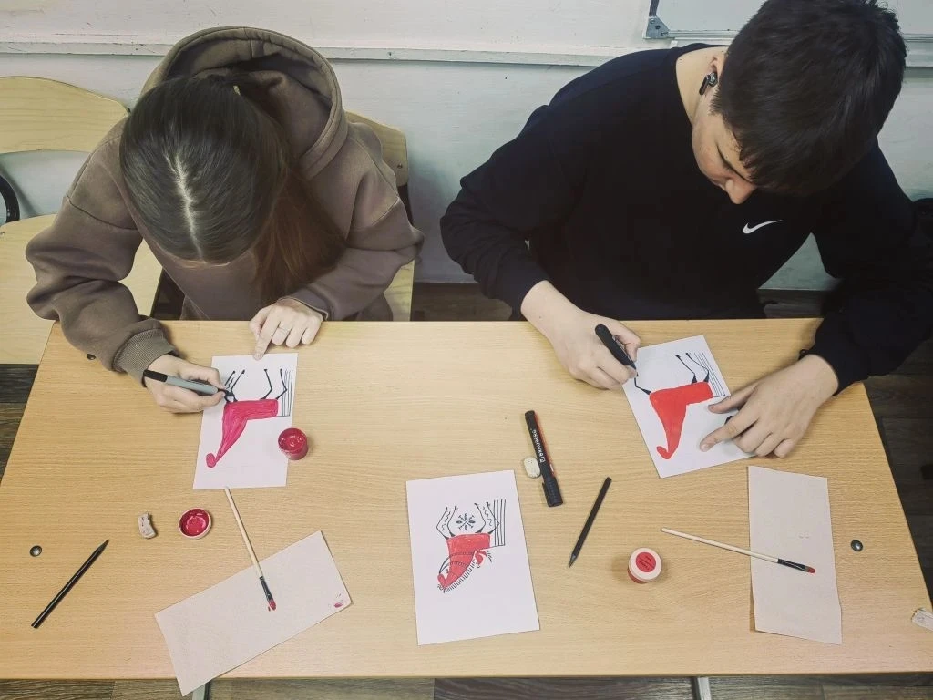 🎨 Арт-терапия и живая нить поколений: как прошёл мастер-класс по традиционным росписям