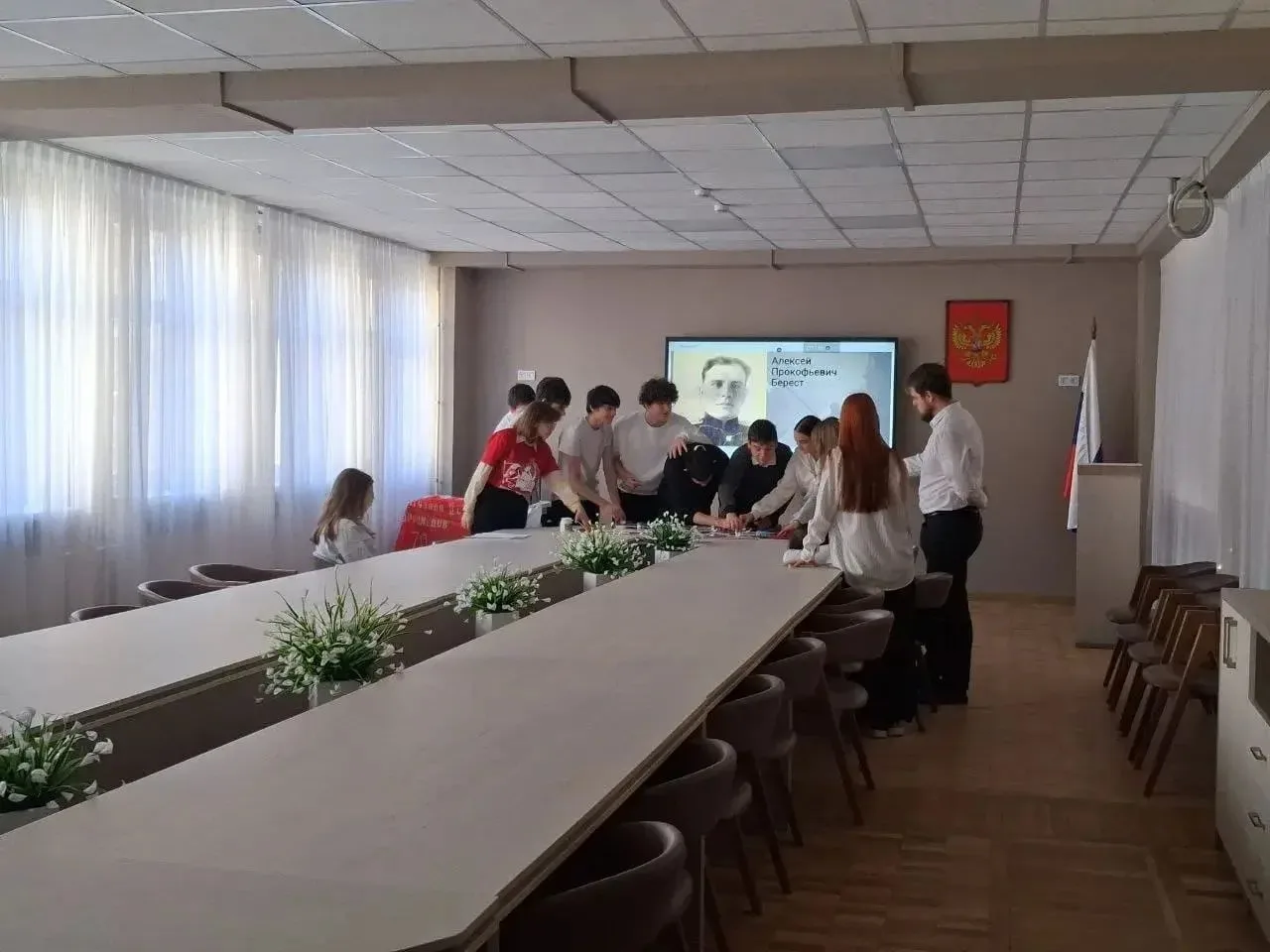 👏 Спасибо тем, кто хранит историю в делах! В 9В классе прошло мероприятие, которое запомнится надолг