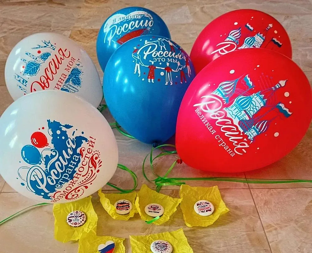 🇷🇺 12 июня в День рождение нашей родной и любимой страны, Мирновский Дом культуры вручил мирновчан