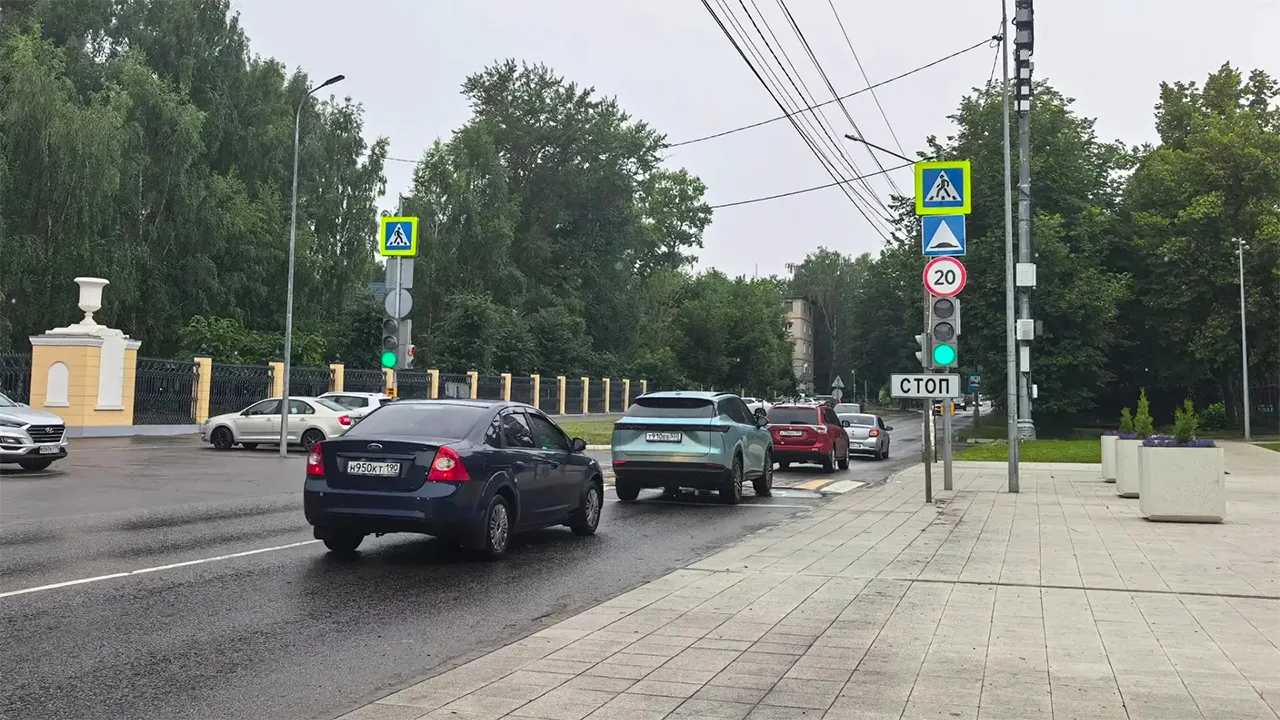 На улице Гагарина появились два новых светофора

С понедельника, 22 июня, на улице Гагарина в Коломн