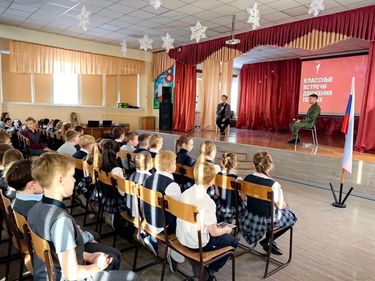 Вчера к нам в гости приходил участник СВО и автор книг Манюк Владислав Игоревич. С нашими учениками 