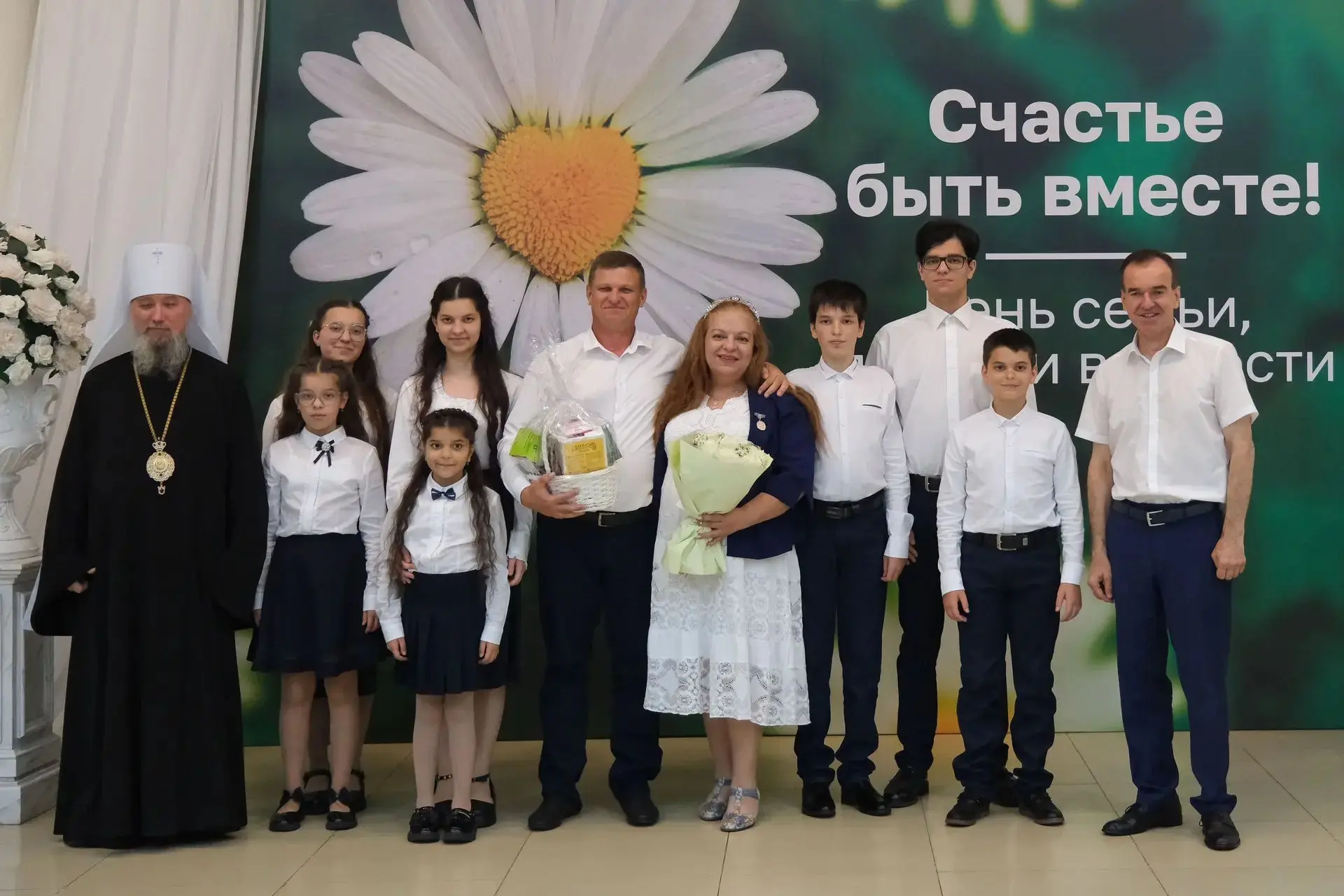 Продолжаем знакомить с семьями, награжденными медалью «Родительская доблесть»