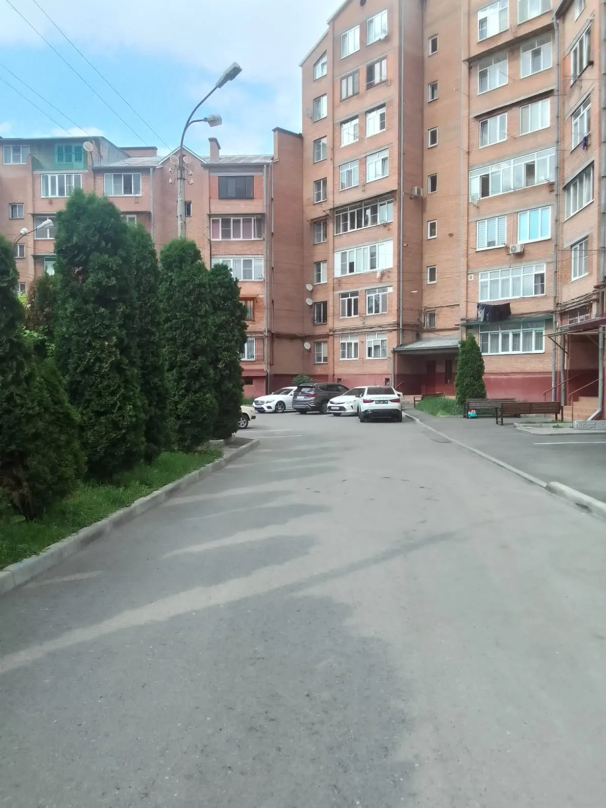 Уборка дворовой територии.
Весенняя 1.