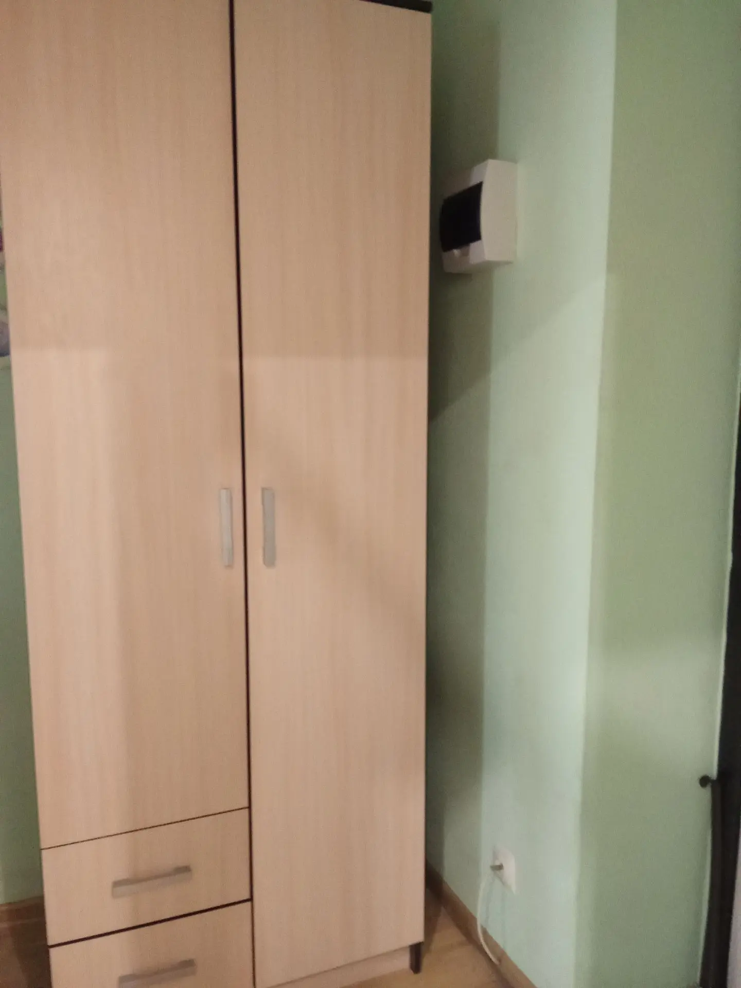 Продаю кровать с матрасом, 120*200- 5500, туалетный столик -2000, прикроватные столики ...