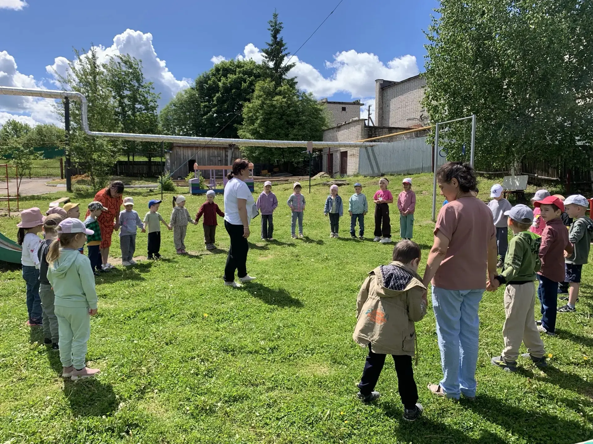 🎈Сегодня в детскому саду прошёл праздник,   посвященный Дню защиты детей и началу лета...