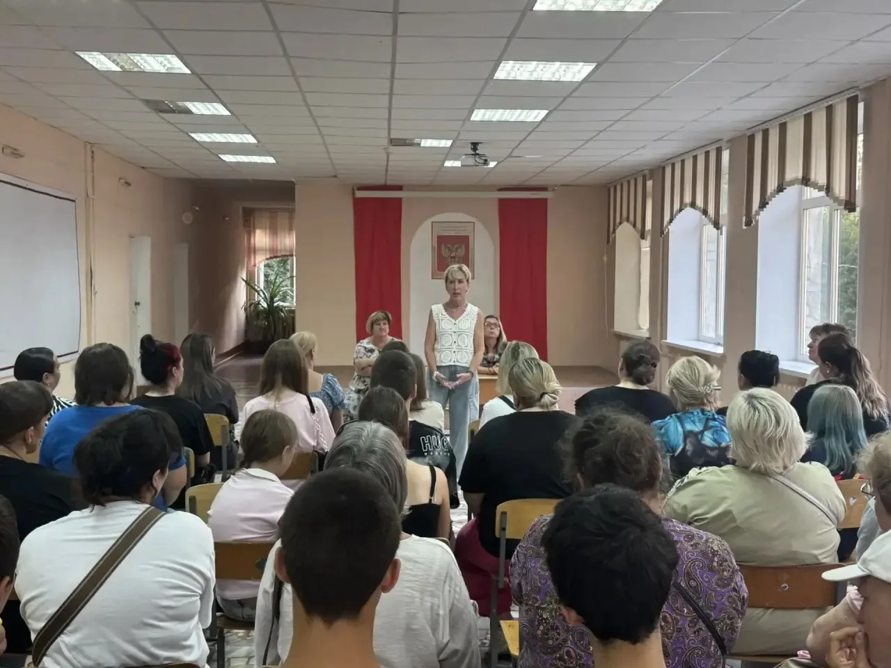 🛡 Безопасность детей — наша общая ответственность

28 июля в нашей школе прошла важная встреча с ро