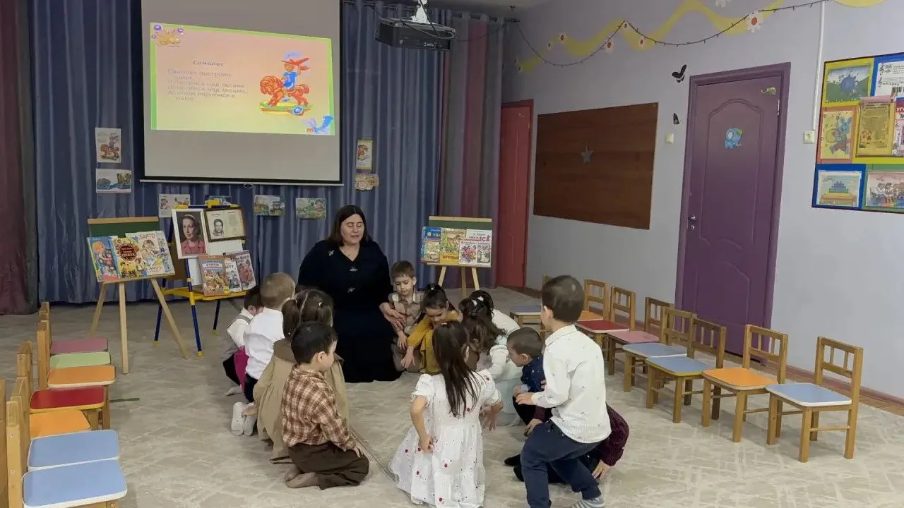 Продолжаются литературно-просветительские мероприятия «Громкие чтения», разработанные п...