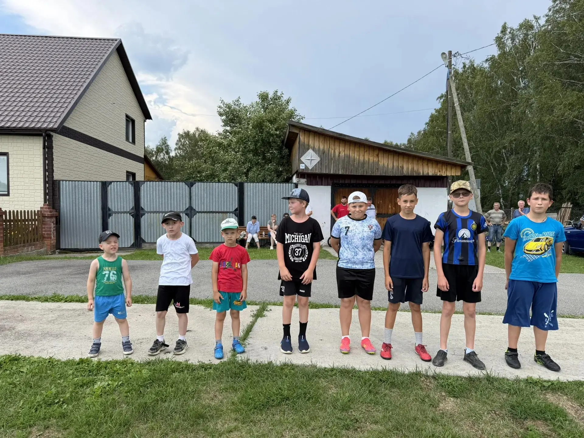 Товарищеский турнир по футболу «Отцы и дети» — наша добрая традиция! ⚽🏆

12 июля в д. Палецкая наша