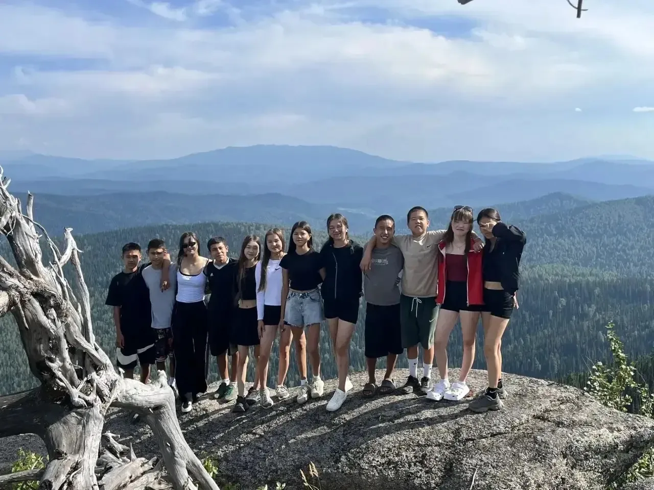 " Прикосновение к тайнам Горной Шории. Наш однодневный поход на мегалиты! 🏔️✨"