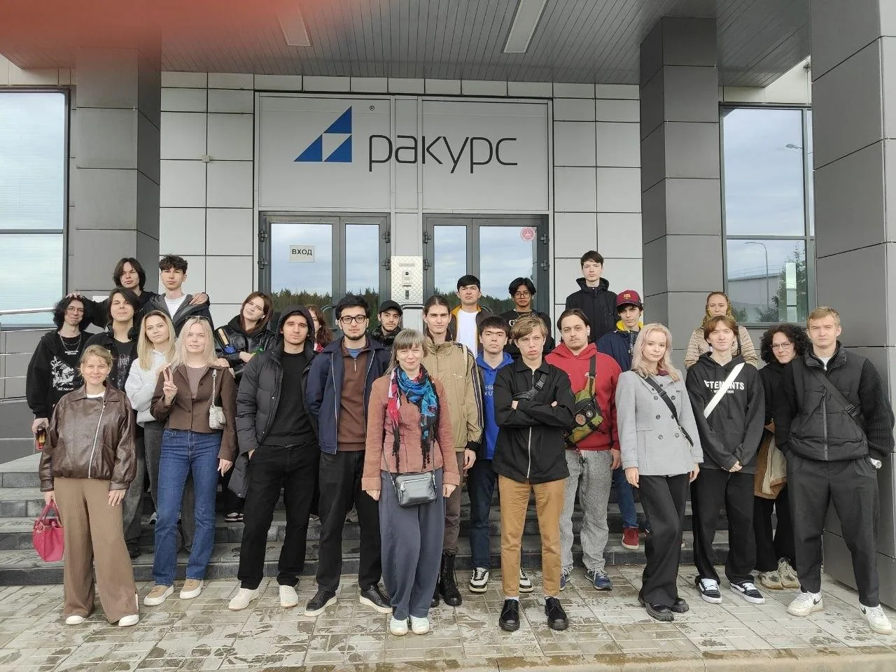 Компания «Ракурс-инжиниринг» организовала технологическую экскурсию для студентов Высше...