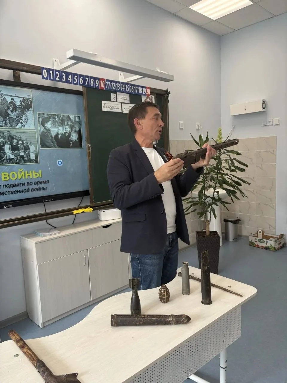 Уроки мужества в начальной школе.   Классный руководитель 2 А класса Озерова Г. И.  провела для ребя