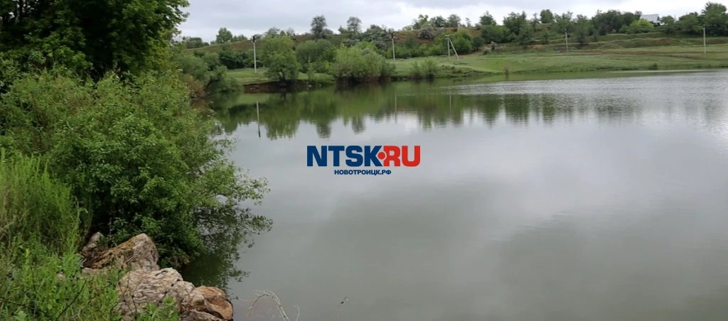 Озеро без официального названия в п.Аккермановка могло бы стать местом отдыха новотройчан 
https://n