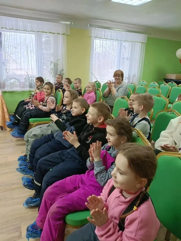 В пятницу для воспитанников подготовительной группы детского сада "Тополёк" прозвучала ...
