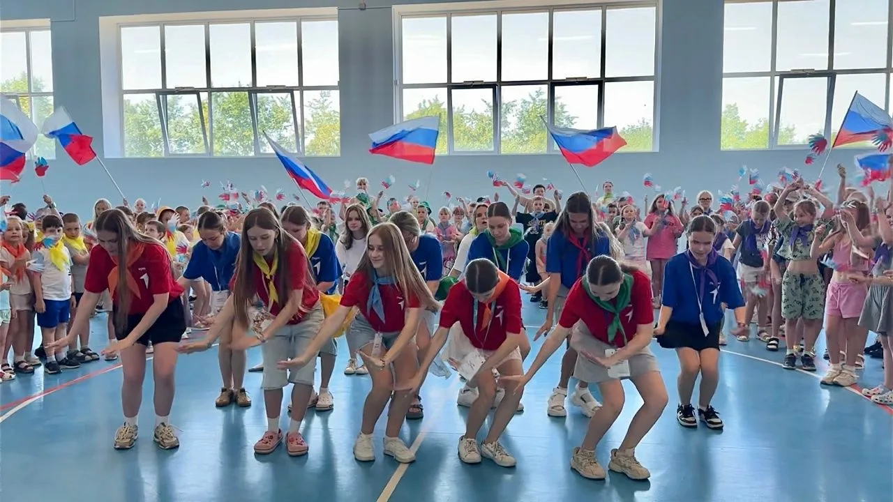 Сегодняшний день в лагере был посвящён предстоящему Дню России.

С самого утра ребята приняли участи