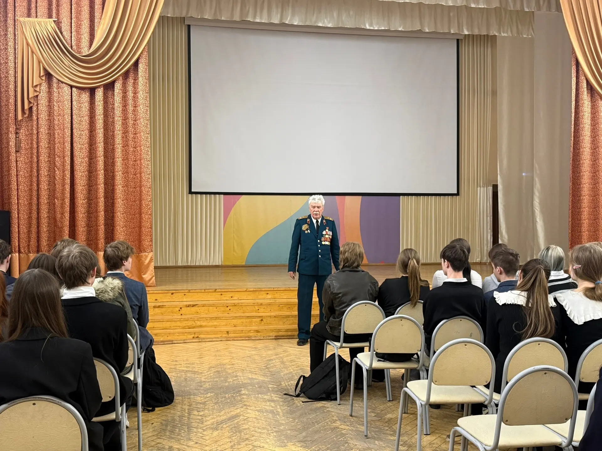 🔔 Урок мужества: память о геноциде  В нашей школе прошёл особенный урок мужества для старшекласснико