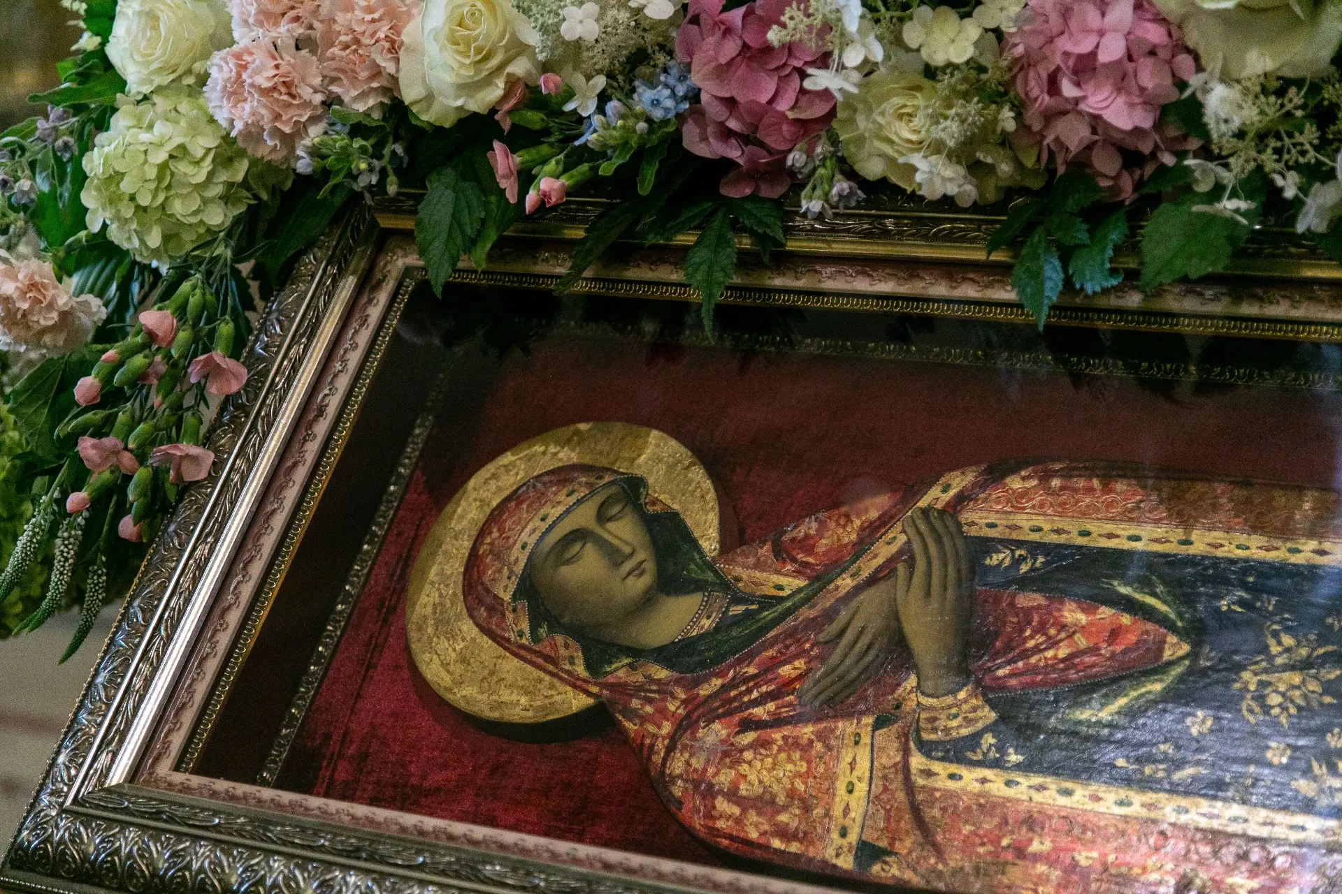 Публикуем фоторепортаж с Божественной литургии в праздник Успения Пресвятой Богородицы.