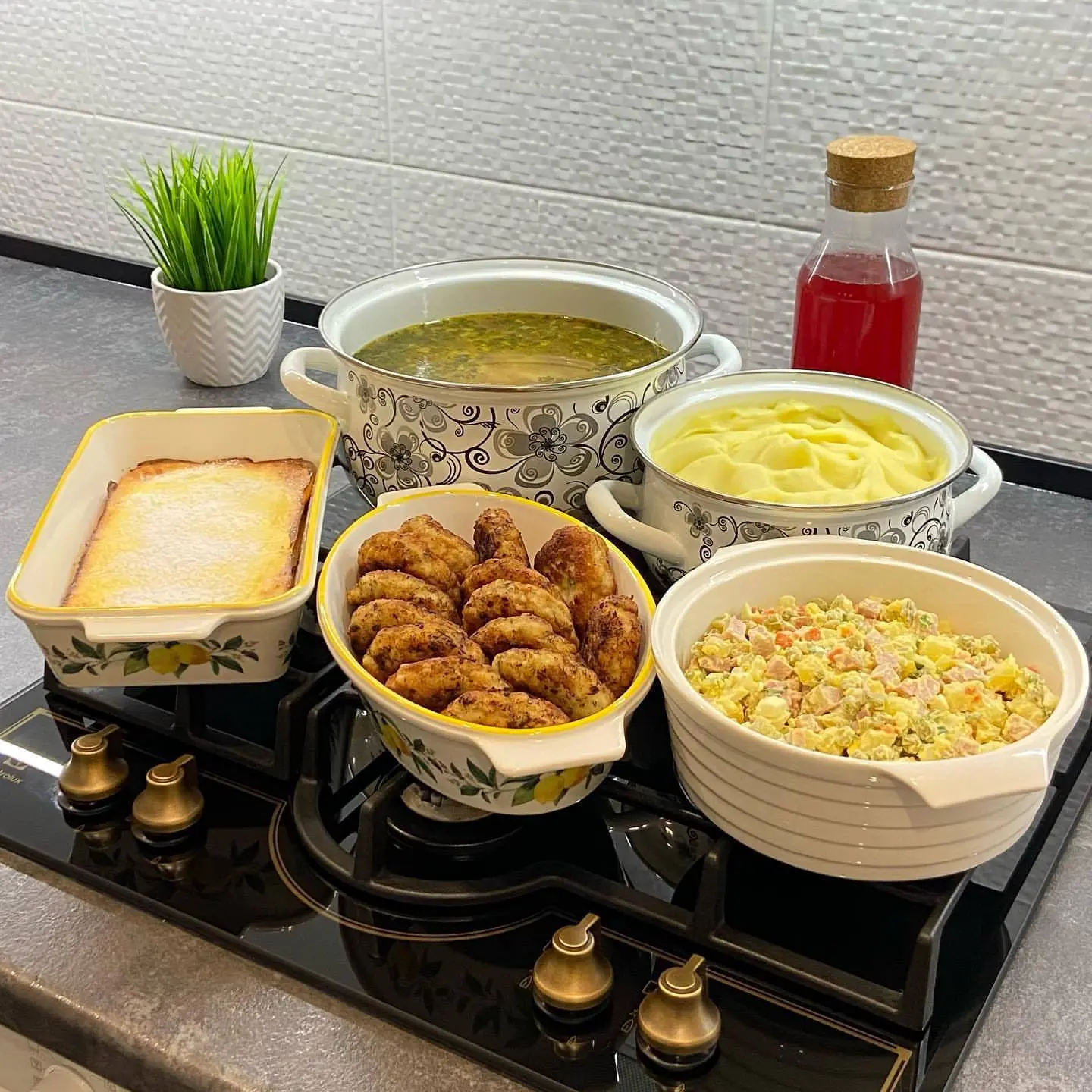ПРИГОТОВИЛА 🧑‍🍳!

1. СУП С РИЗОНИ
2. РЫБНЫЕ КОТЛЕТЫ
3. ПЮРЕ
4. САЛАТ ОЛИВЬЕ
5. ТВОРОЖНАЯ ЗАПЕКАНКА