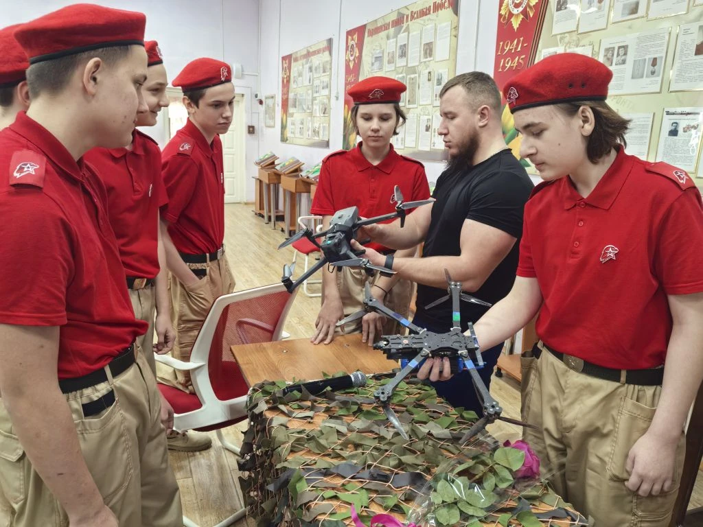 Классные встречи: волонтёрский опыт для юнармейцев  Икрянинской СОШ! 🇷🇺  Сегодня в Икрянинской средн