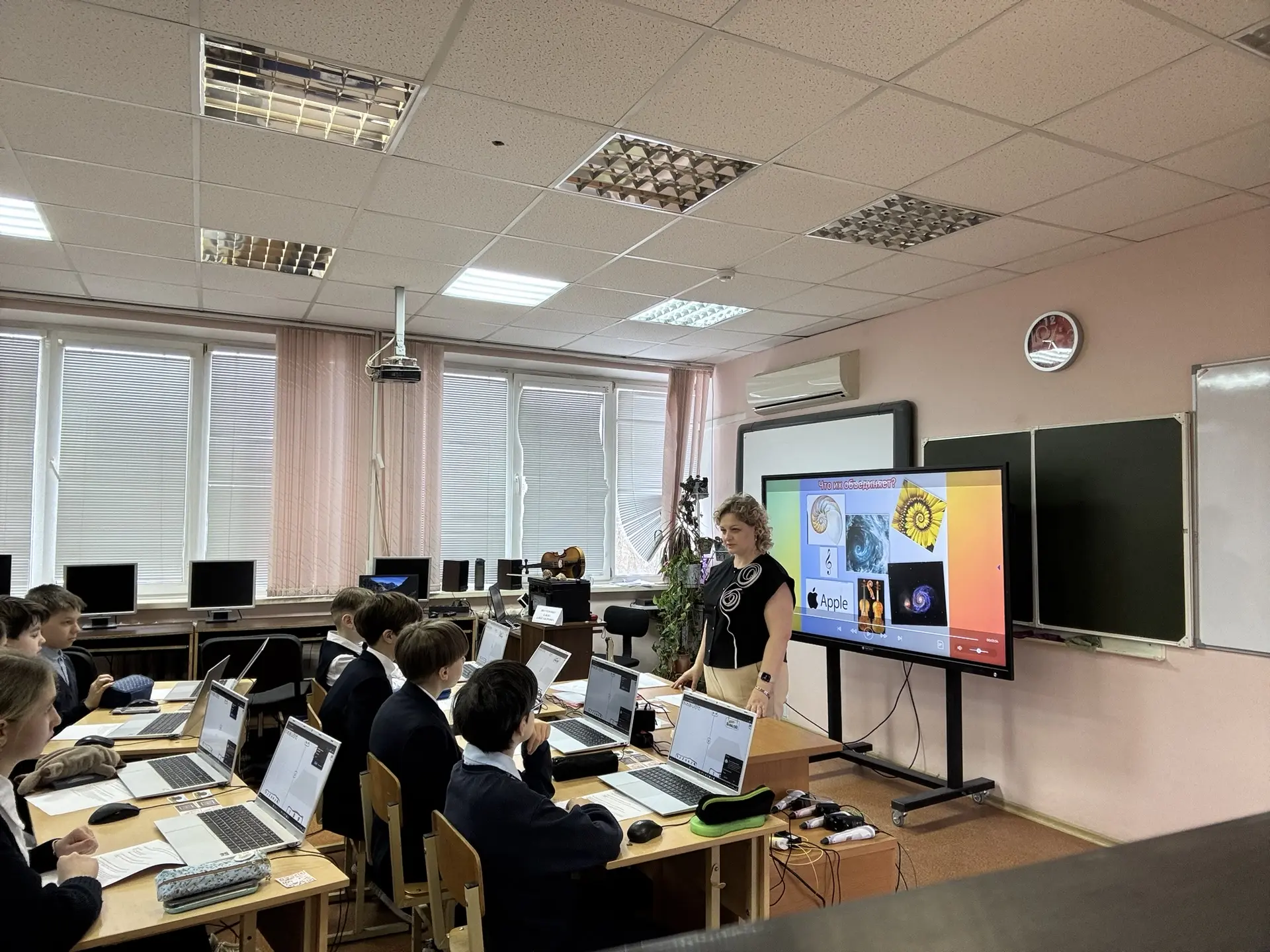 ✨ Гордимся нашими педагогами! ✨  В МОУ Дмитровской СОШ № 3 с УИОП под руководством замечательного ди