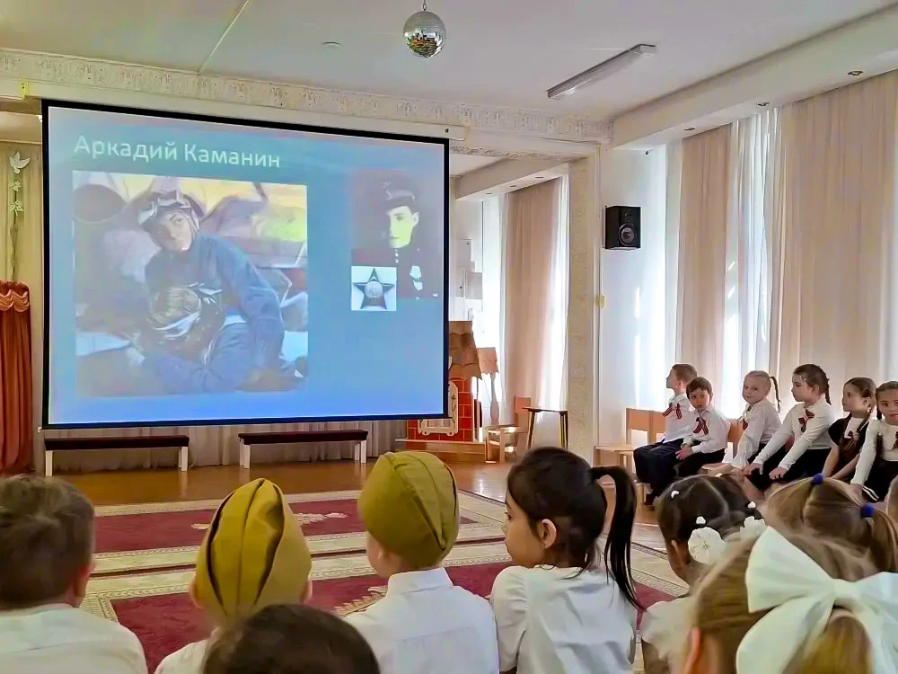 МАЛЕНЬКИЕ ГЕРОИ БОЛЬШОЙ ВОЙНЫ🎗️  В дошкольных отделениях нашей школы прошли праздничные тематические