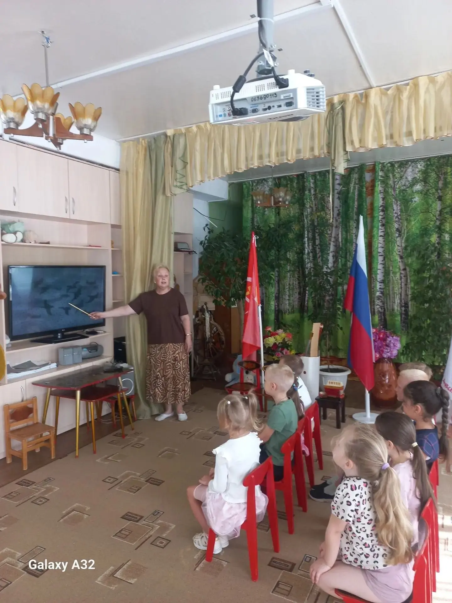 На музыкальном занятии дети старшей группы "Вишенки" снова насладились музыкой великого...