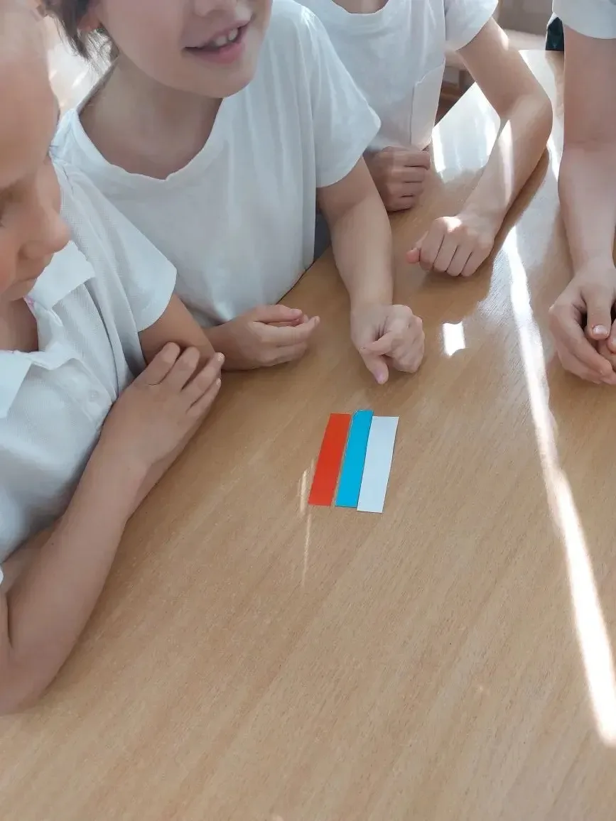 В 1" А" классе прошла игровая программа" Моя Родина- Россия".
