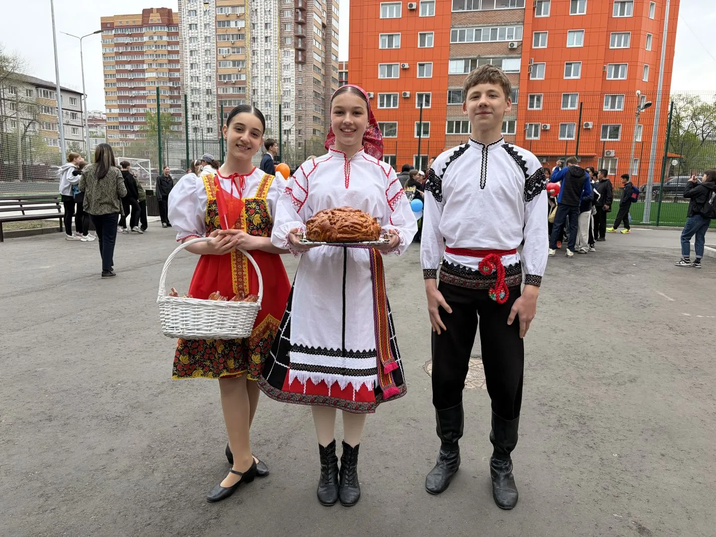 🚧 Ремонт - не помеха традициям! 🇷🇺🤝🇨🇳  Наш лицей на ремонте, но традиция обмена детскими делегациями