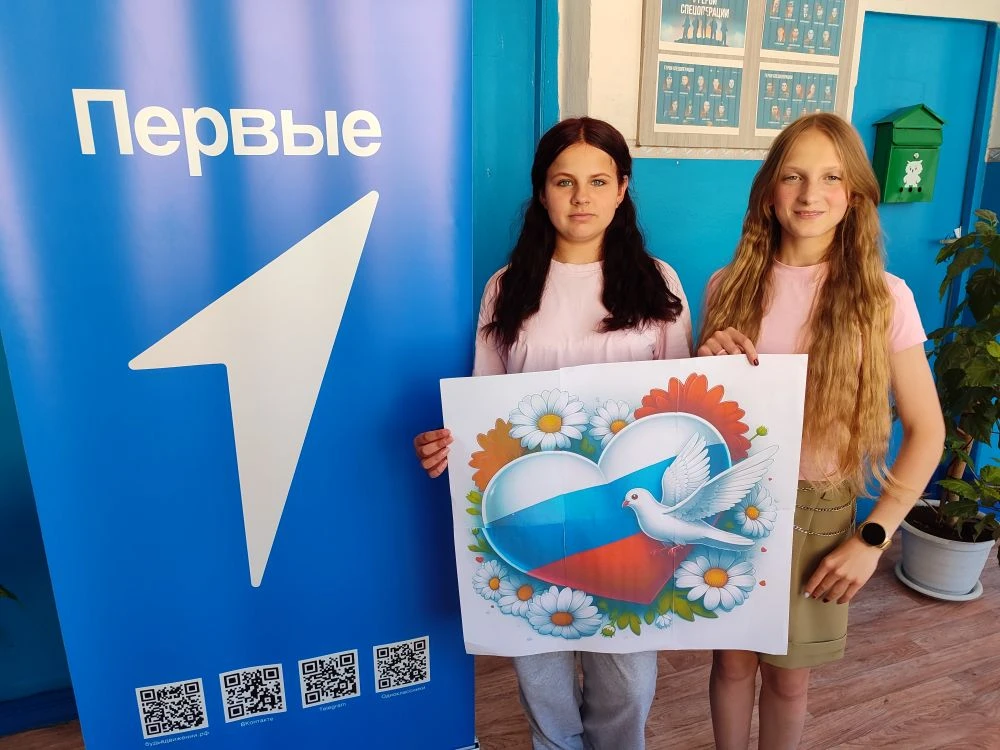 🇷🇺 В ритме триколора: как Нижнемамонская школа стала частью Всероссийской акции «Родиной горжусь»
