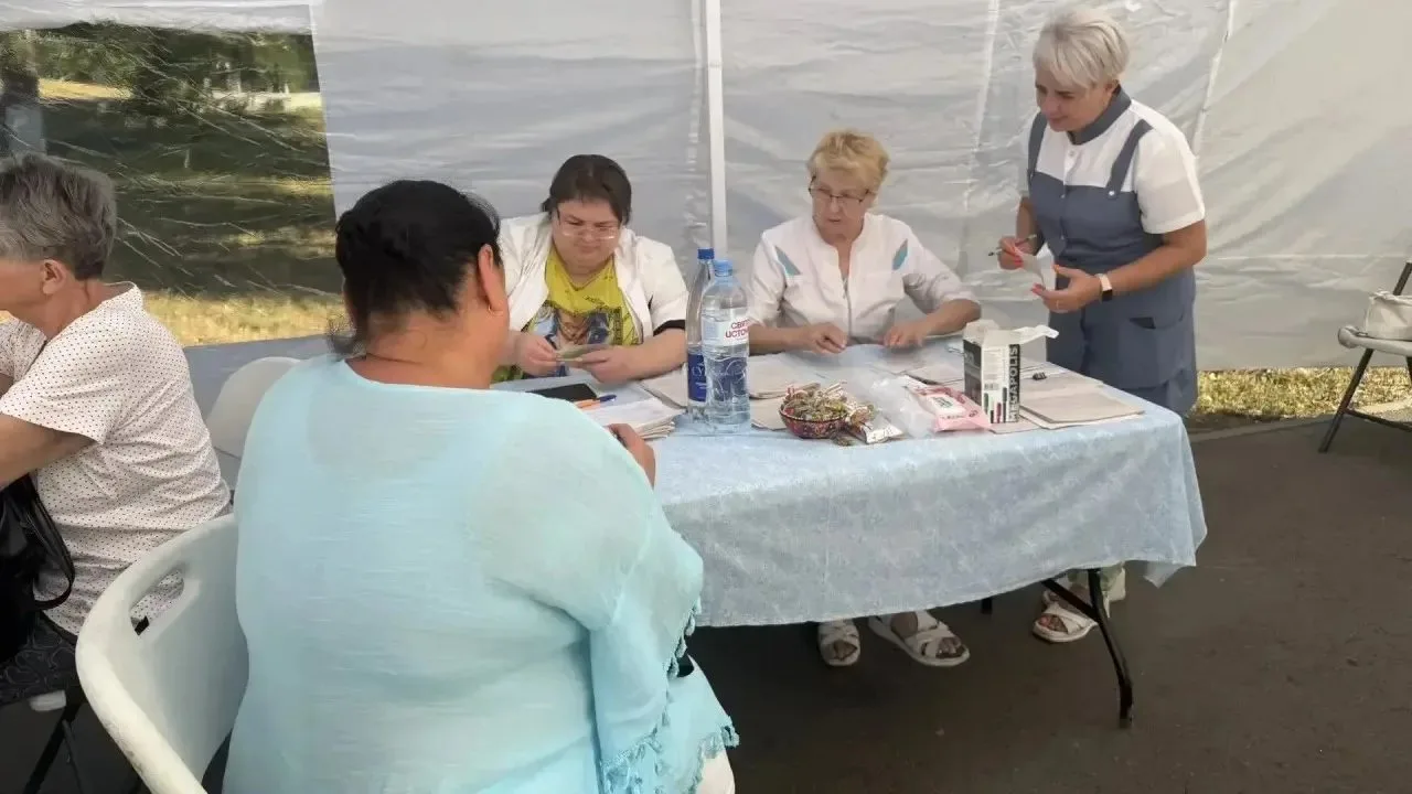 Во время выездной диспансеризации в Новочеркасске свое здоровье проверили около 60 жителей