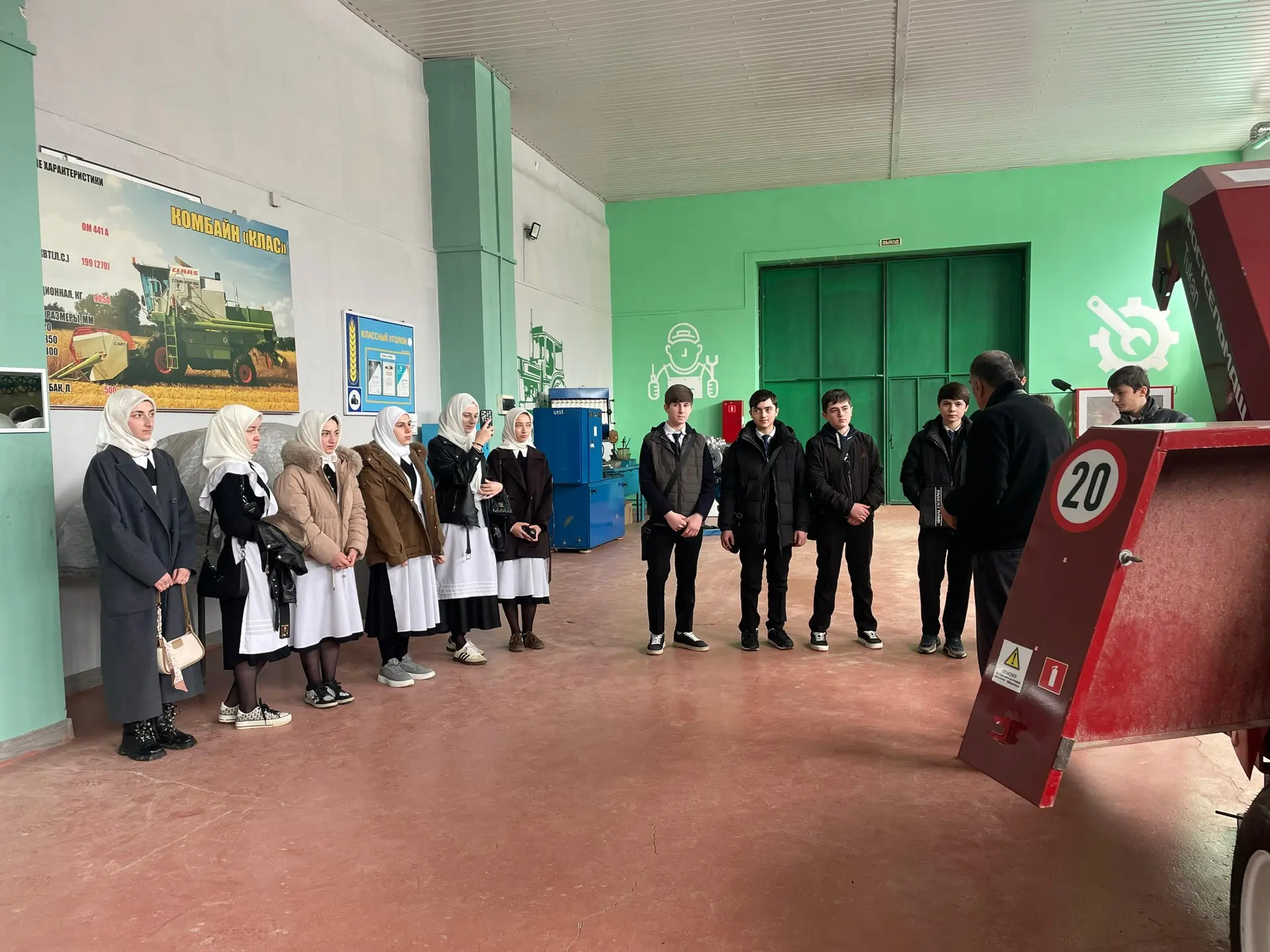 🇷🇺В рамках проекта «Билет в Будущее» учащиеся 9 Б класса с классным руководителем Чарчуевой А.М. пос
