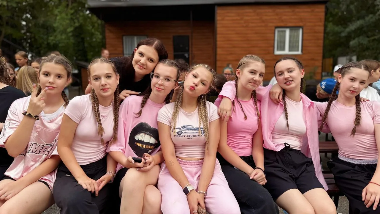 🎉✨ Сегодня, 29 января, отмечаем необычный и веселый праздник — День неспешного заплетания кос! ✨🎉 