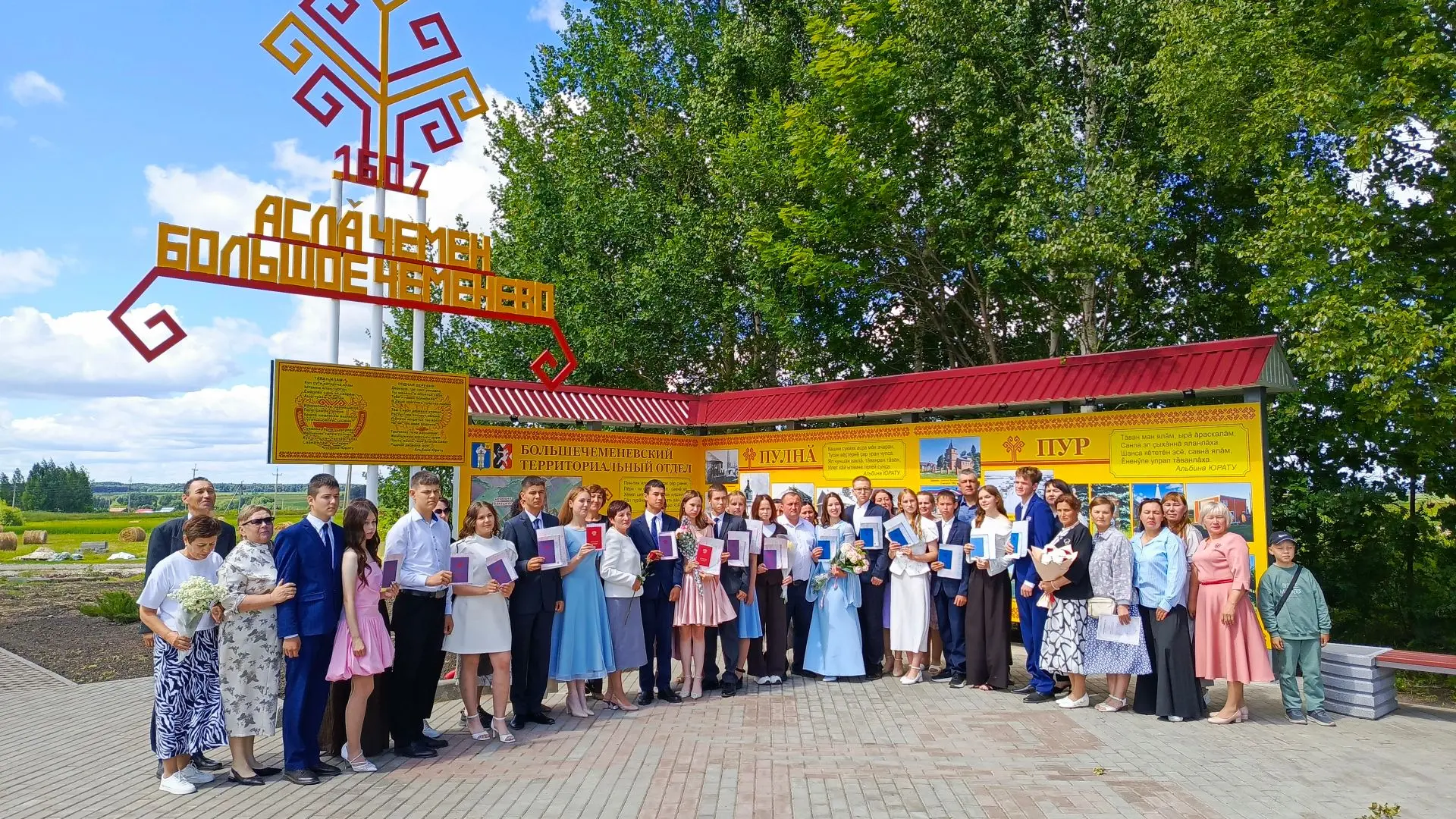 🎉 Выпускной в Большечеменевской школе: момент, который останется в сердце! ❤️