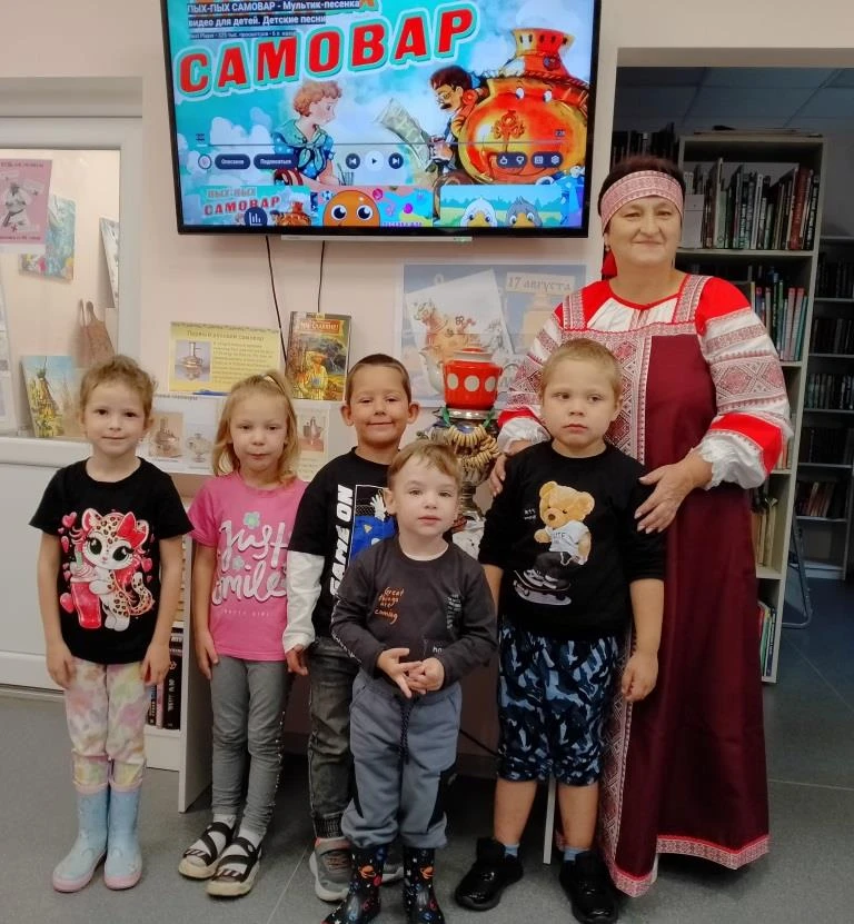 🏘️ В русской деревне самовар — душа дома, а для современных детей🧍‍♂️🧍🧍‍♀️ — настоя...