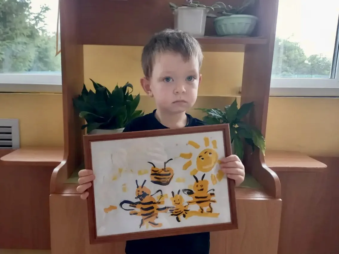 🎨 Мы продолжаем знакомить вас с участниками выставки рисунков «Моя семья — моё сокрови...