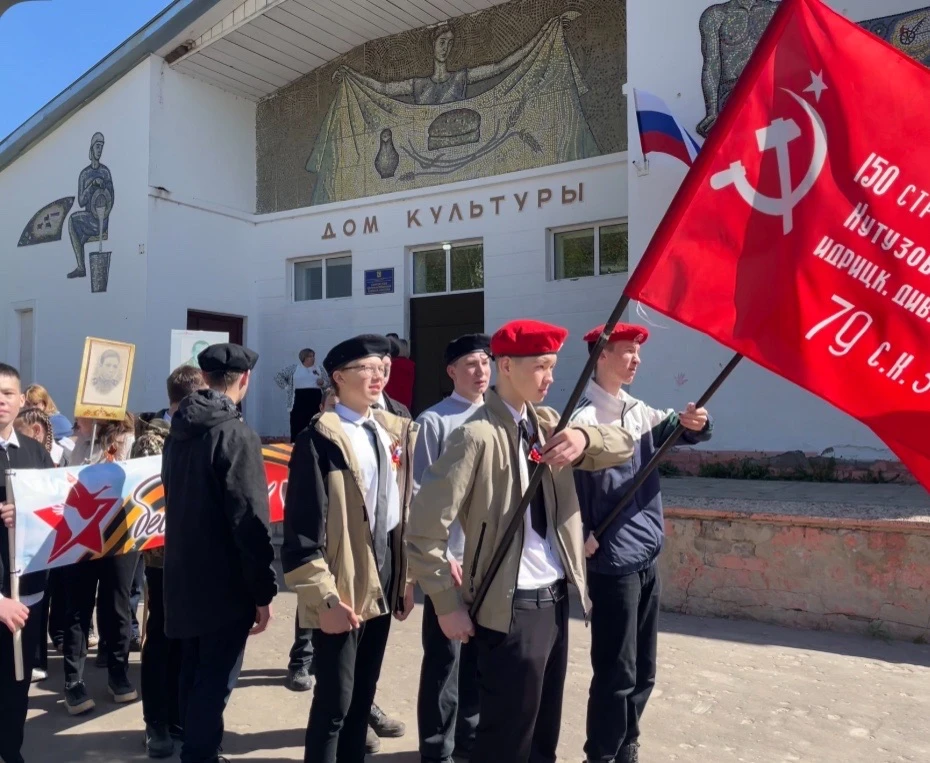 🪖 Сегодня, в День Победы, в нашей деревне Большая Шишовка прошёл Бессмертный полк и ми...