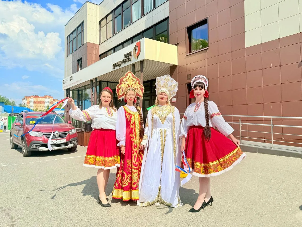 Душа России в каждом жесте: как прошёл праздник в МФЦ Дмитровский 🇷🇺❤️

В преддверии главного госу
