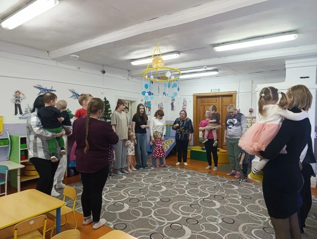 Новая встреча родительского клуба «Растём вместе» в ясельной группе прошла в формате сказочного путе