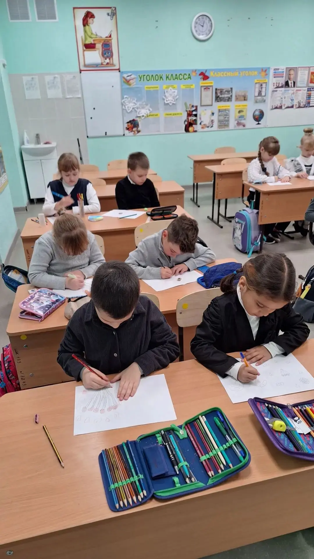 🎉 В преддверии Дня учителя в 1б классе случилось настоящее волшебство! ✨