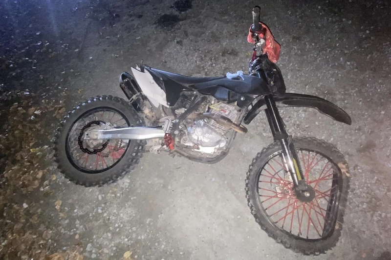 Двое 18-летних зауральцев получили травмы при падении с питбайка