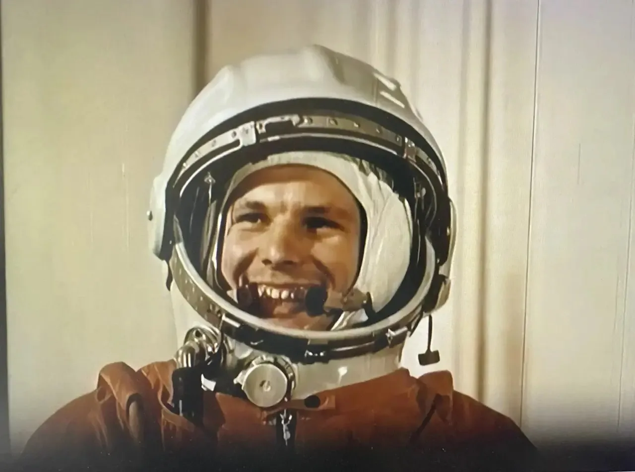 🚀65 ЛЕТ ТРИУМФА:  СТАРТОВАЛА НЕДЕЛЯ КОСМОСА!  🇷🇺Новая учебная неделя в нашей школе началась традицио